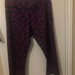*NEW W/O TAGS* Women’s Active Capri Leggings